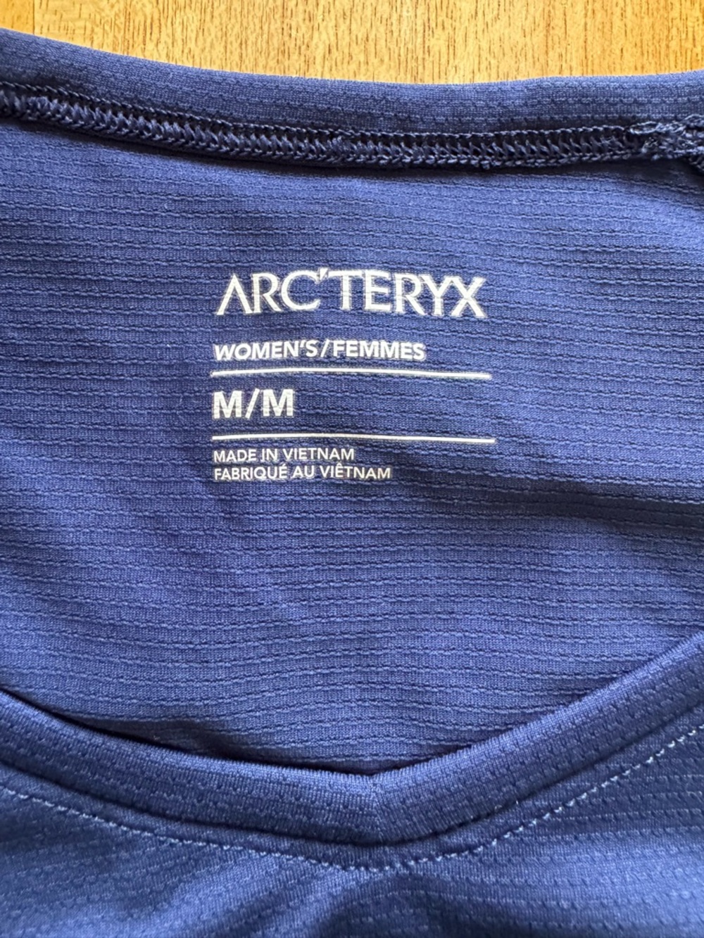 Arc'teryx Short Sleeve Shirt Navy Blue Medium V Neck Lightweight - Picture 5 of 6
